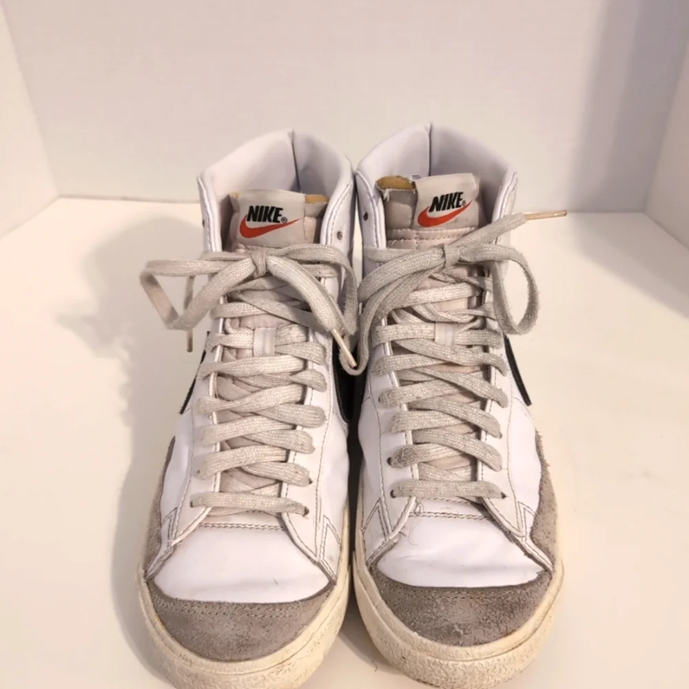Nike Black and White‎ Mid Sneakers Size 7